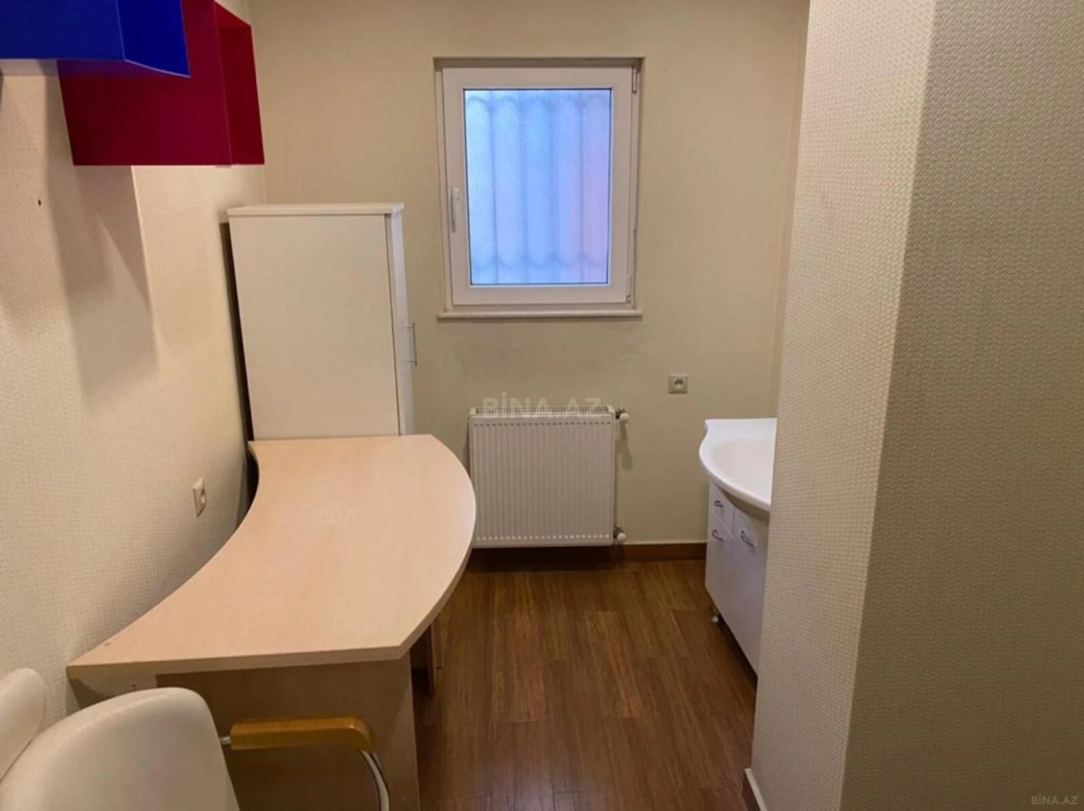 Satılır obyekt 215 m²