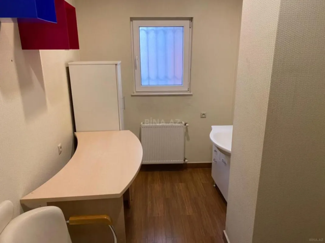 Satılır obyekt 215 m²