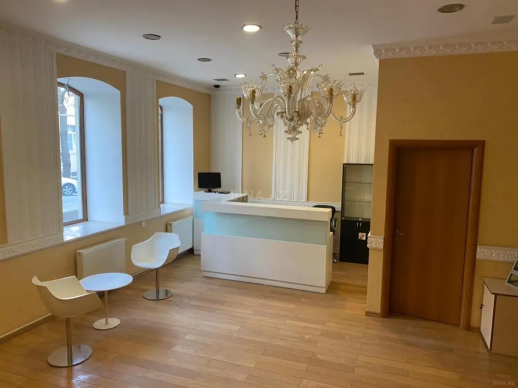 Satılır obyekt 215 m²