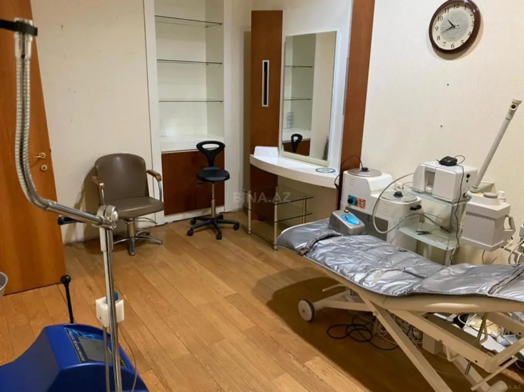 Satılır obyekt 215 m²