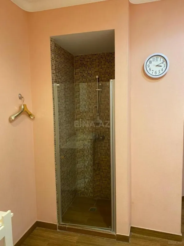 Satılır obyekt 215 m²