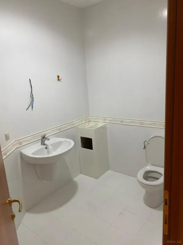 Satılır obyekt 215 m²