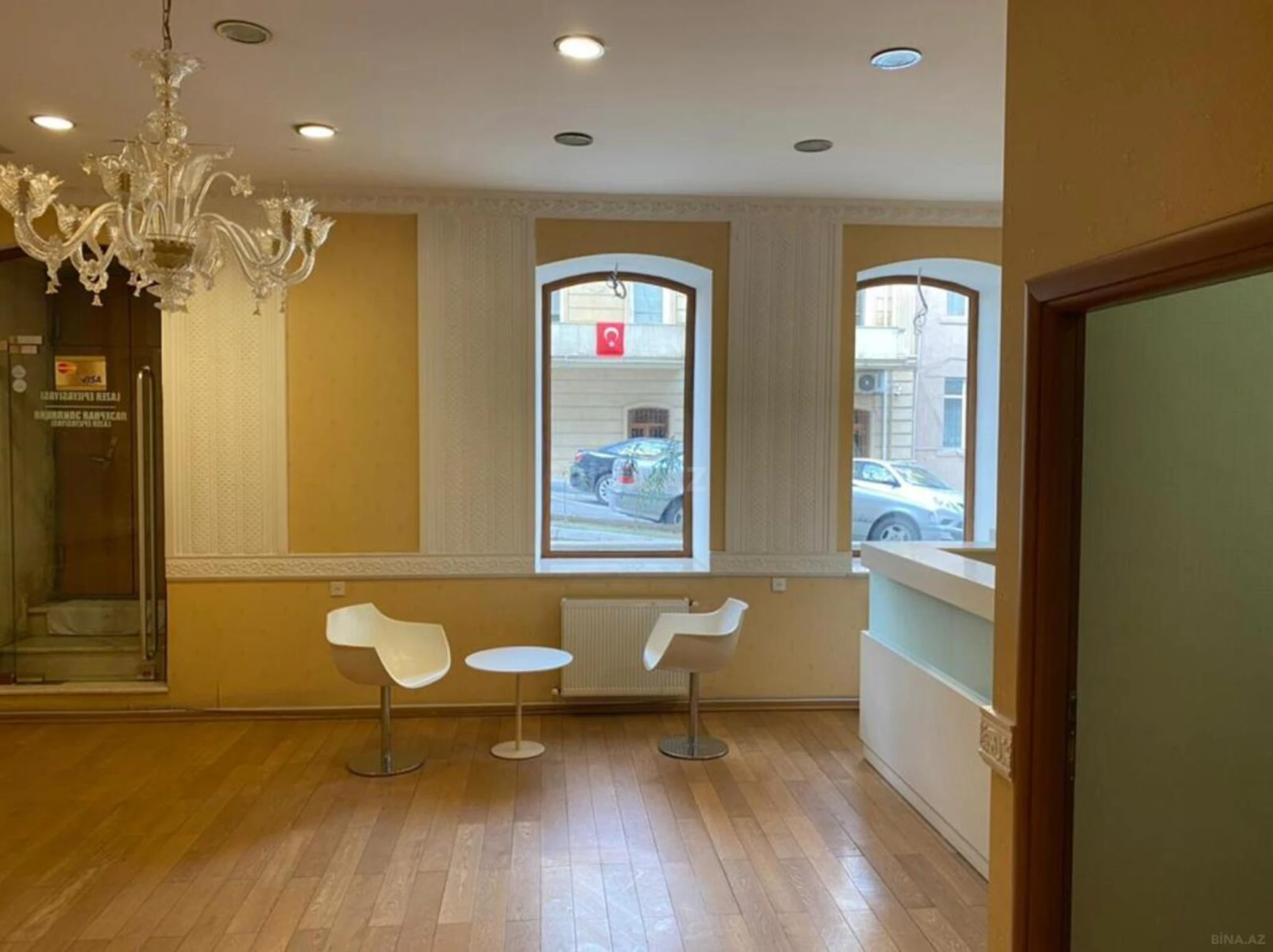 Satılır obyekt 215 m²