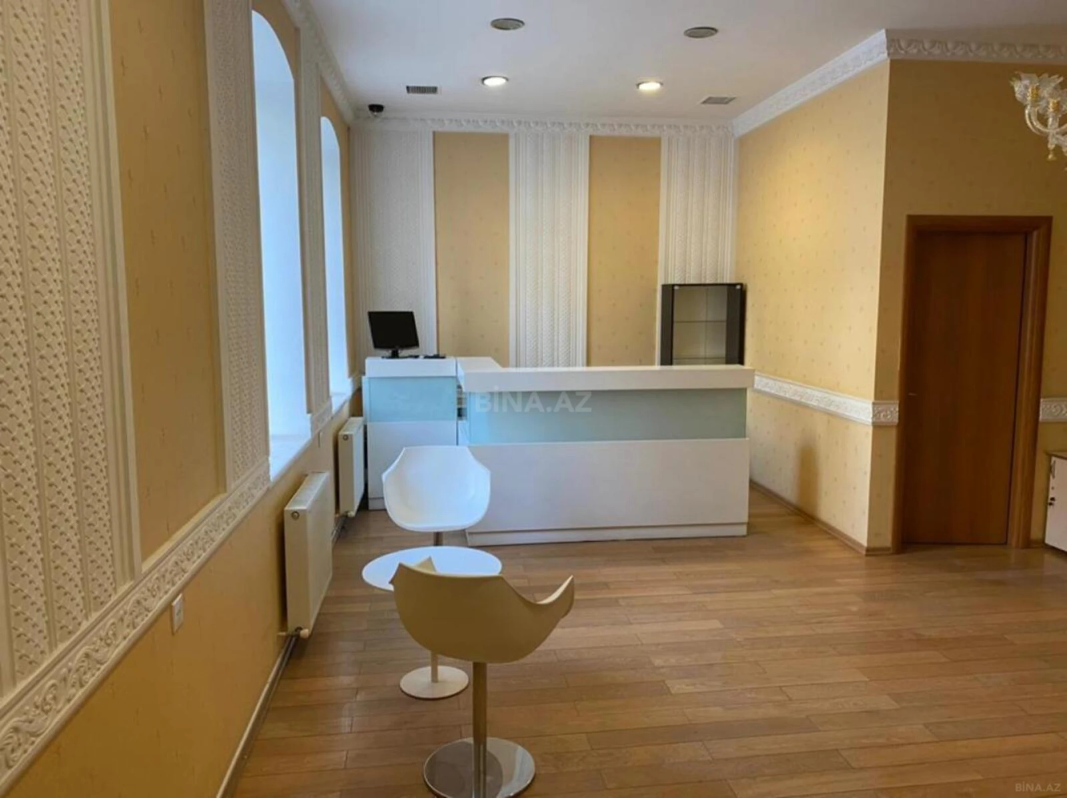 Satılır obyekt 215 m²