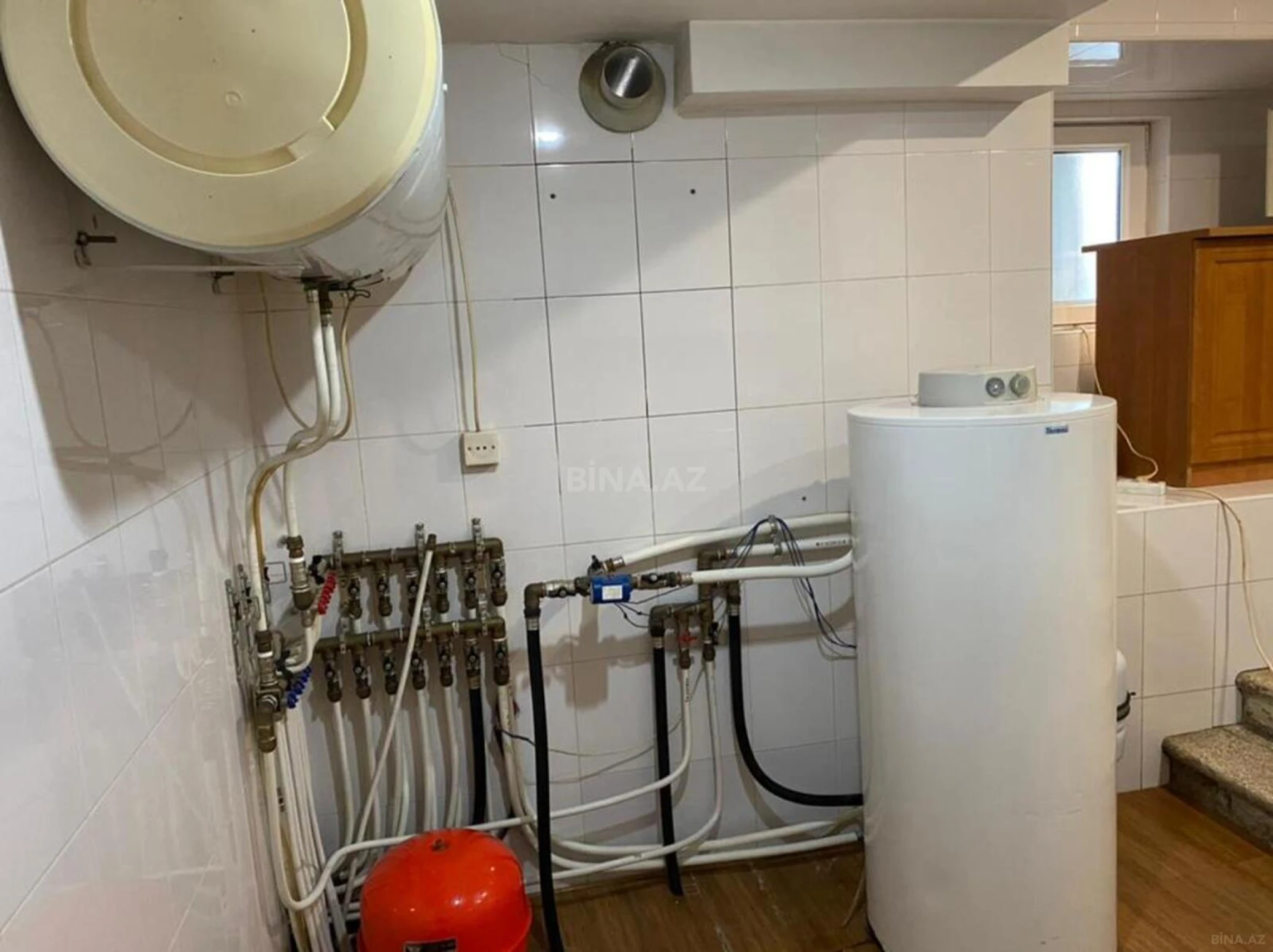 Satılır obyekt 215 m²