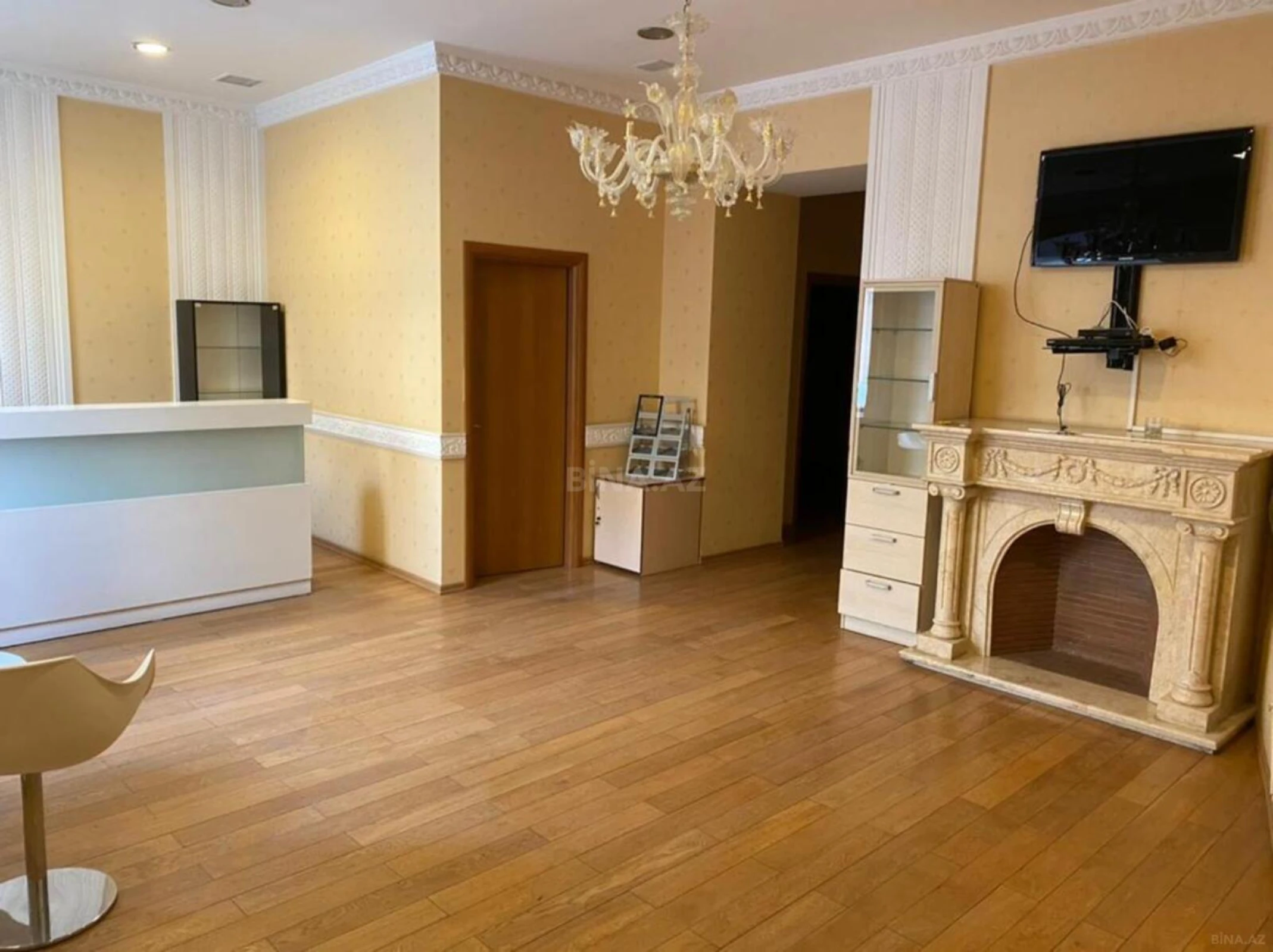 Satılır obyekt 215 m²