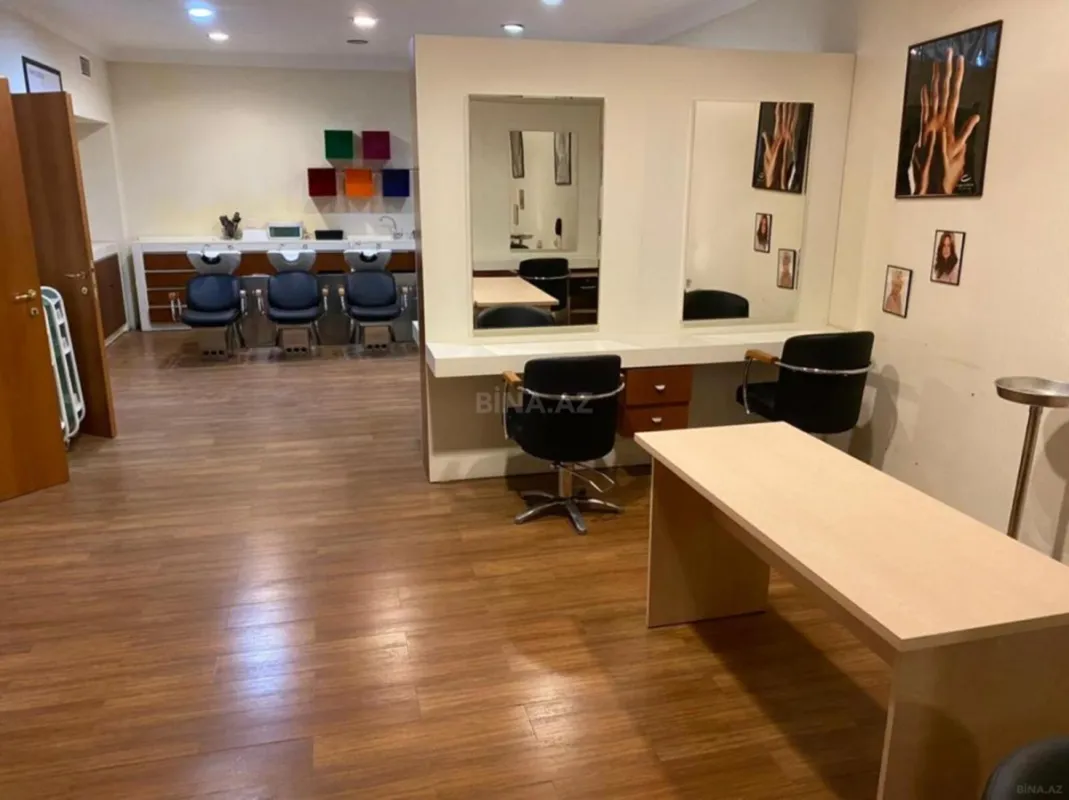 Satılır obyekt 215 m²