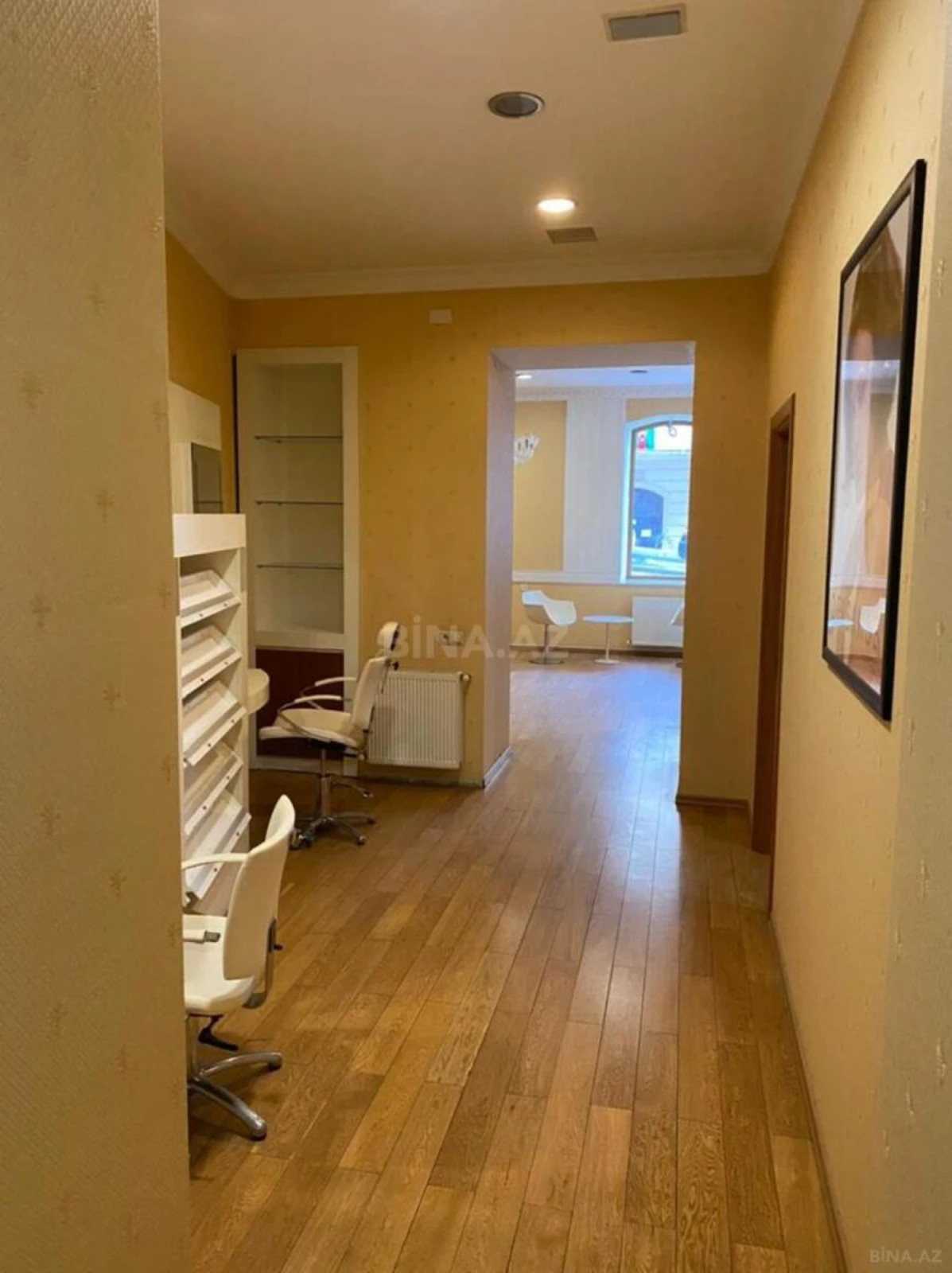 Satılır obyekt 215 m²