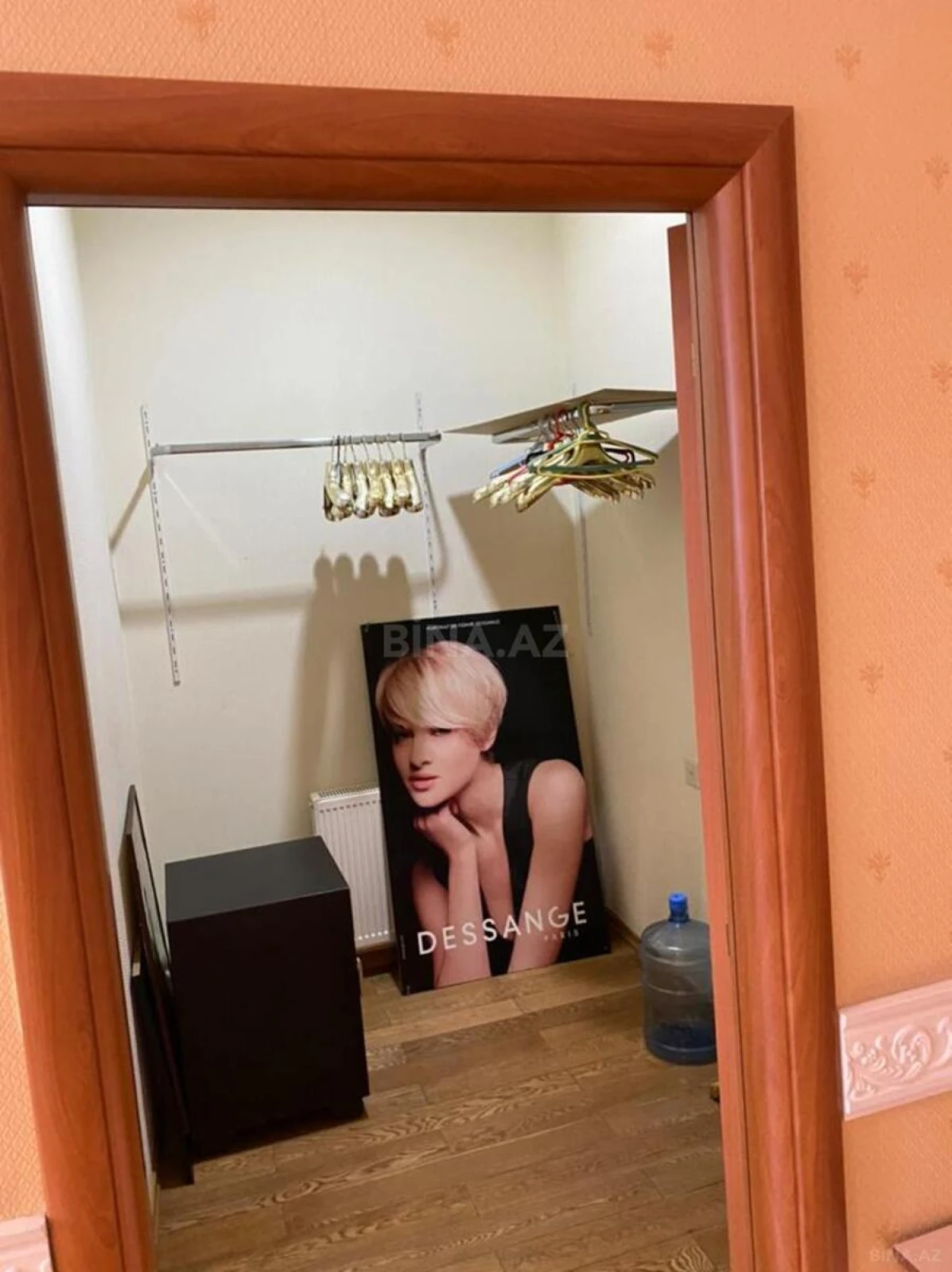 Satılır obyekt 215 m²