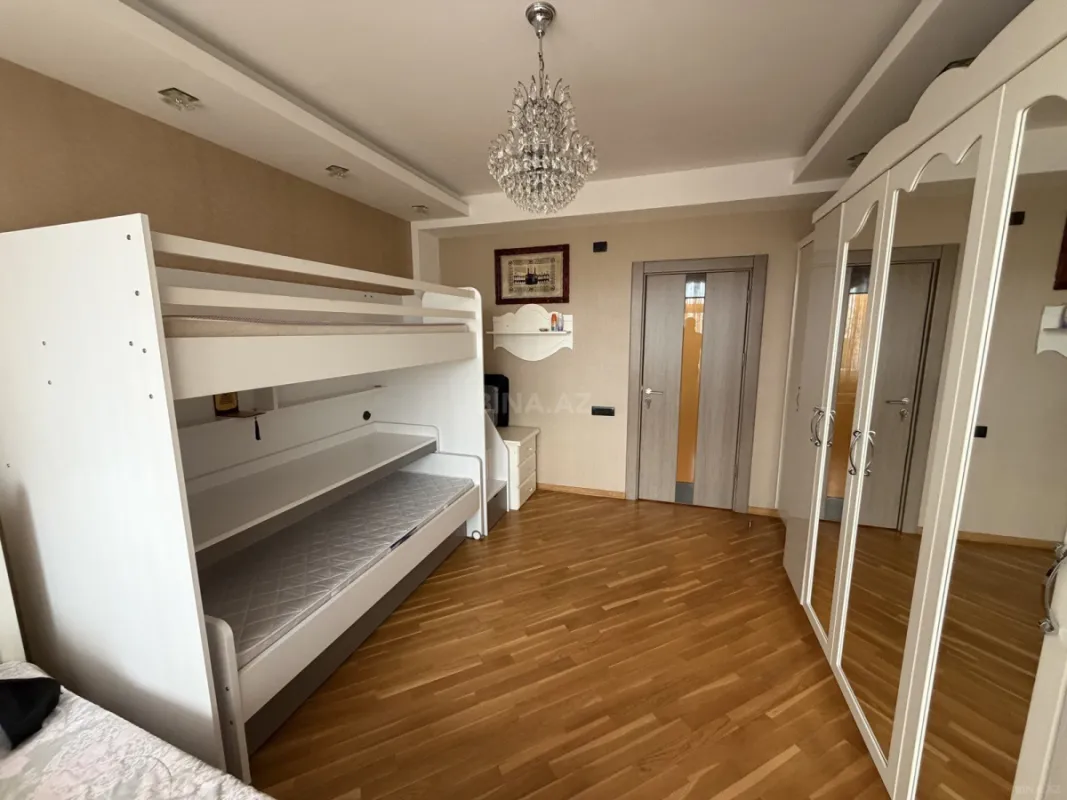 Satılır 3 otaqlı mənzil 116 m²