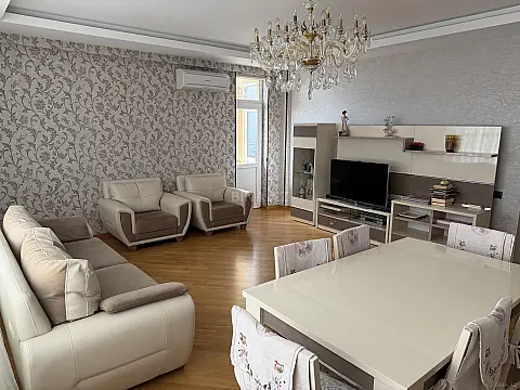 Satılır 3 otaqlı mənzil 116 m²