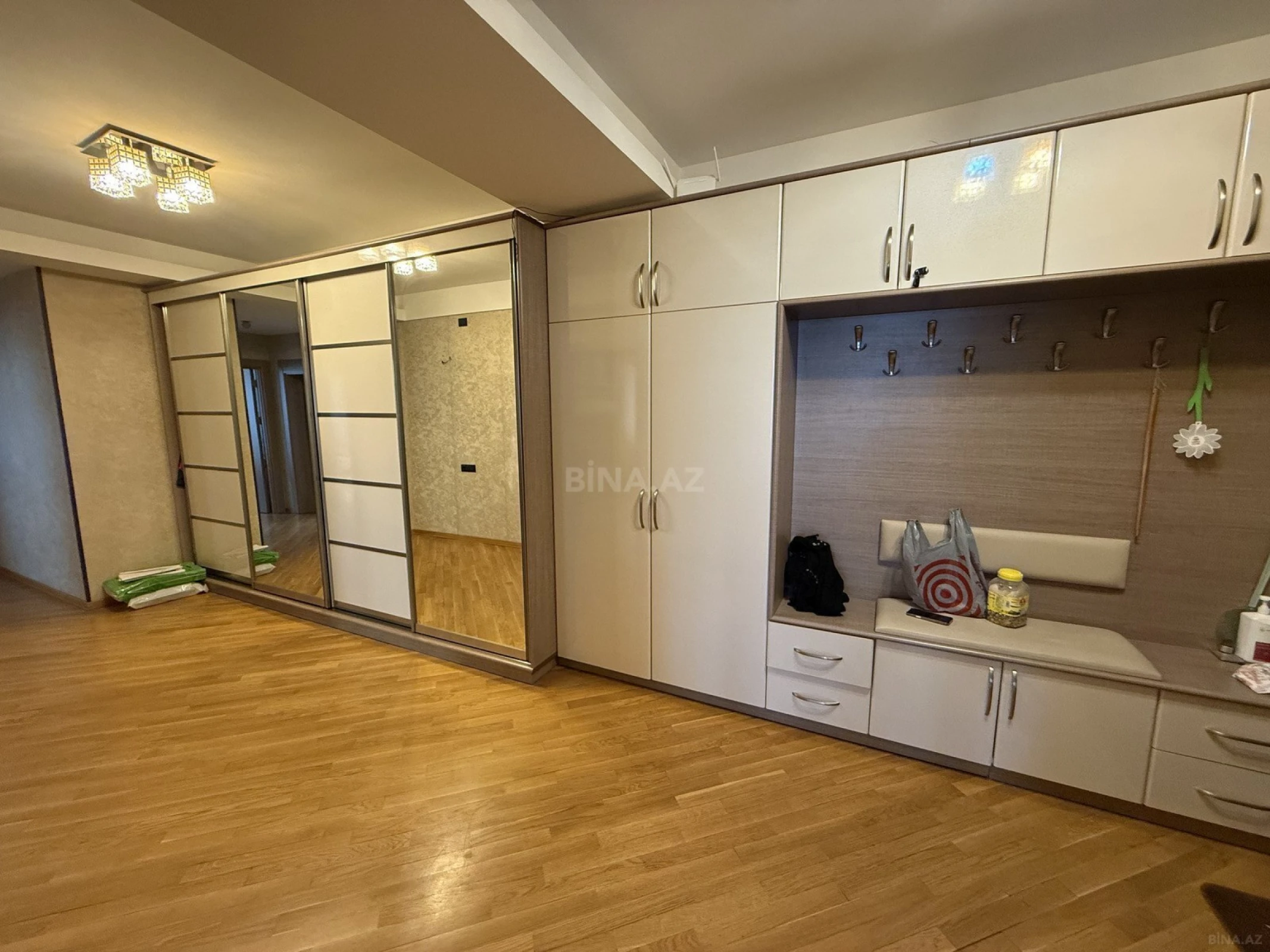 Satılır 3 otaqlı mənzil 116 m²