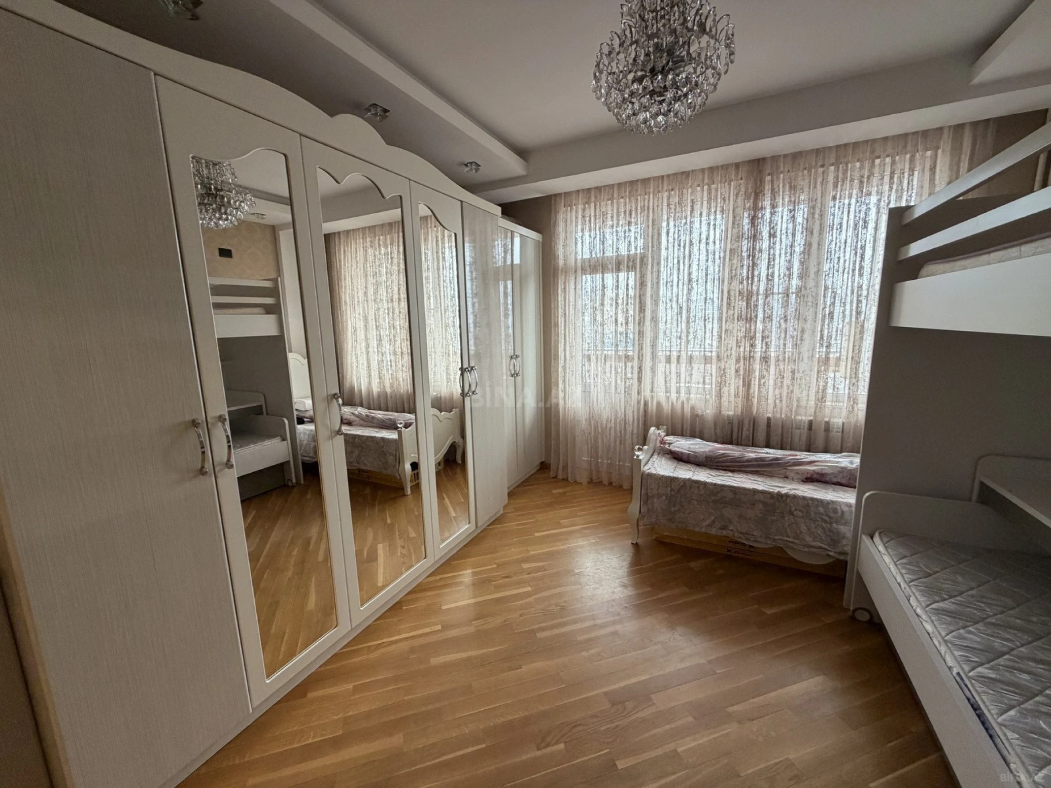 Satılır 3 otaqlı mənzil 116 m²