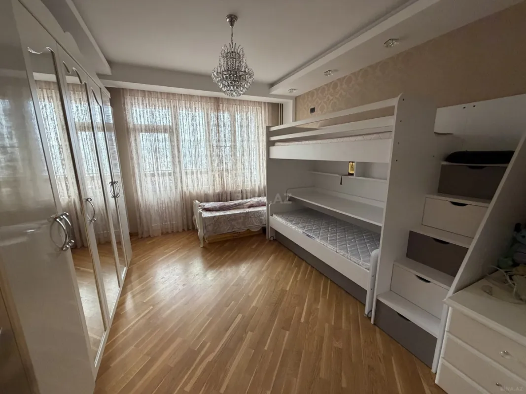 Satılır 3 otaqlı mənzil 116 m²