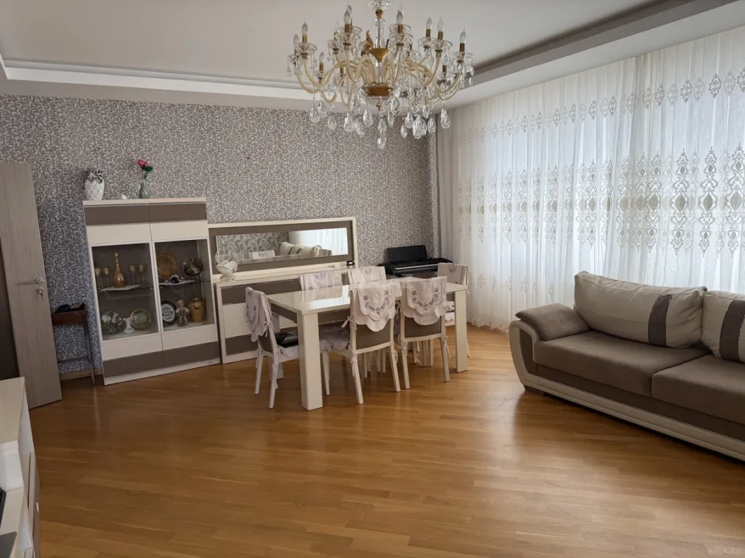 Satılır 3 otaqlı mənzil 116 m²