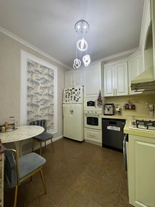 Satılır 2 otaqlı mənzil 76 m²