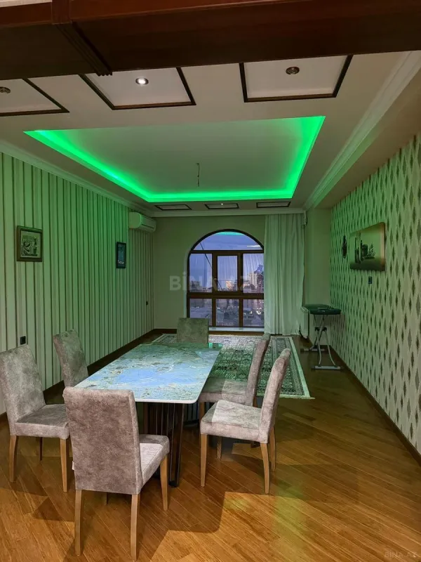 Kirayə verilir 3 otaqlı mənzil 180 m²