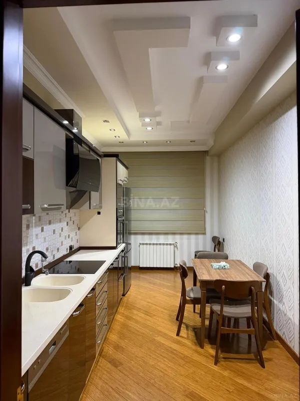 Kirayə verilir 3 otaqlı mənzil 180 m²