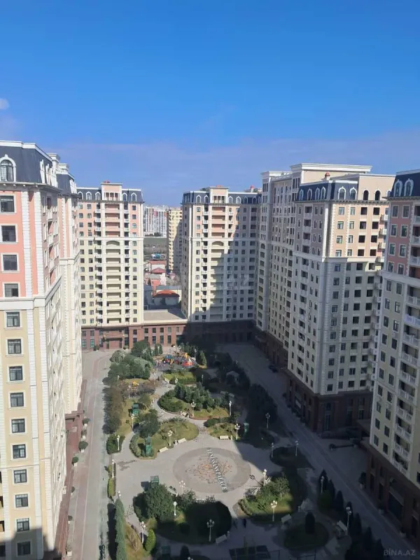 Satılır 4 otaqlı mənzil 162 m²