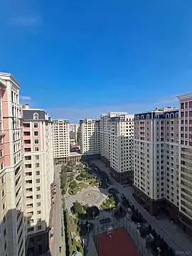 Satılır 4 otaqlı mənzil 162 m²