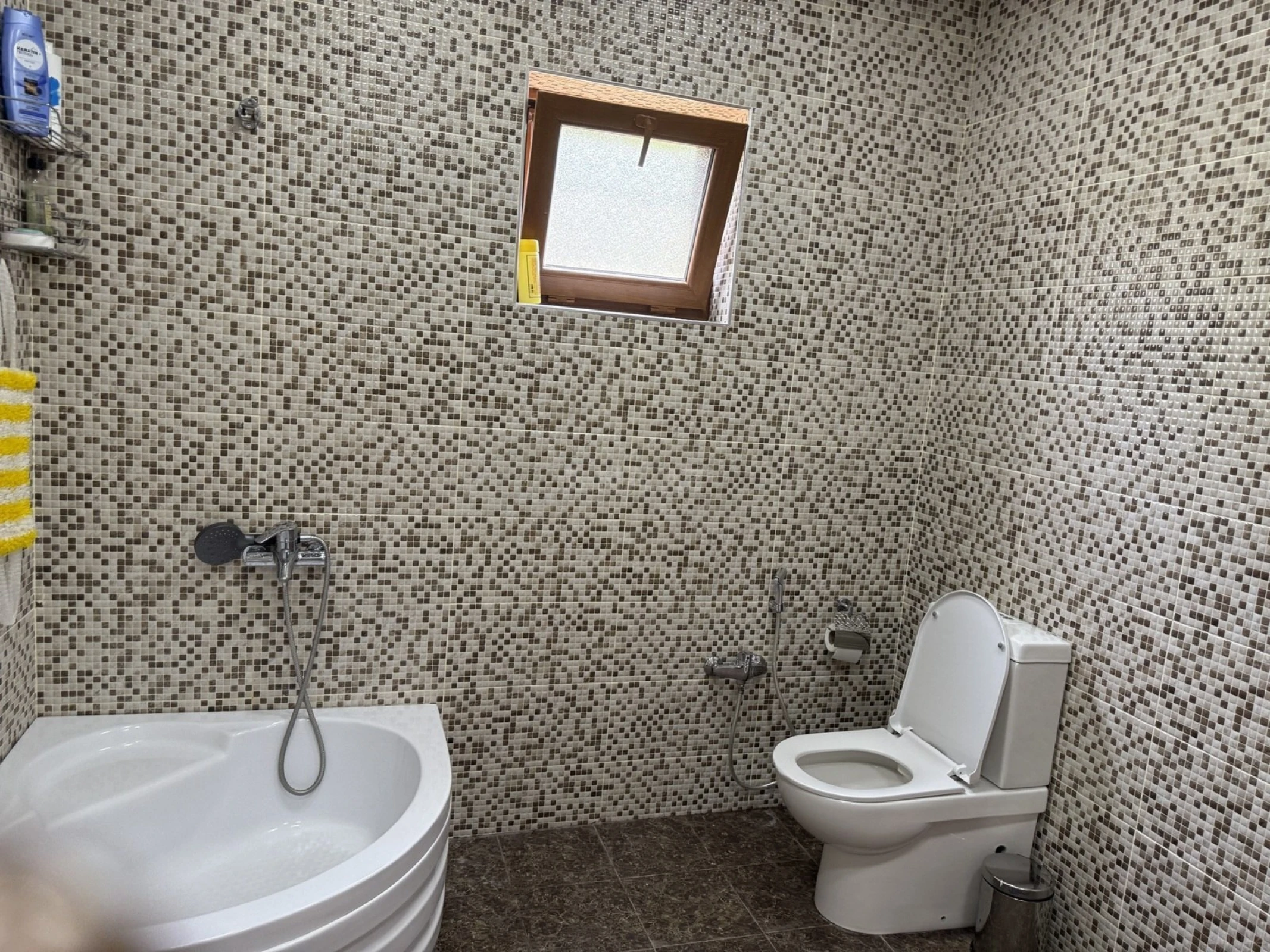 Satılır 8 otaqlı həyət evi 189 m²