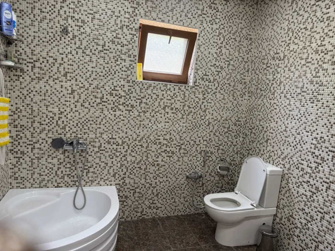 Satılır 8 otaqlı həyət evi 189 m²