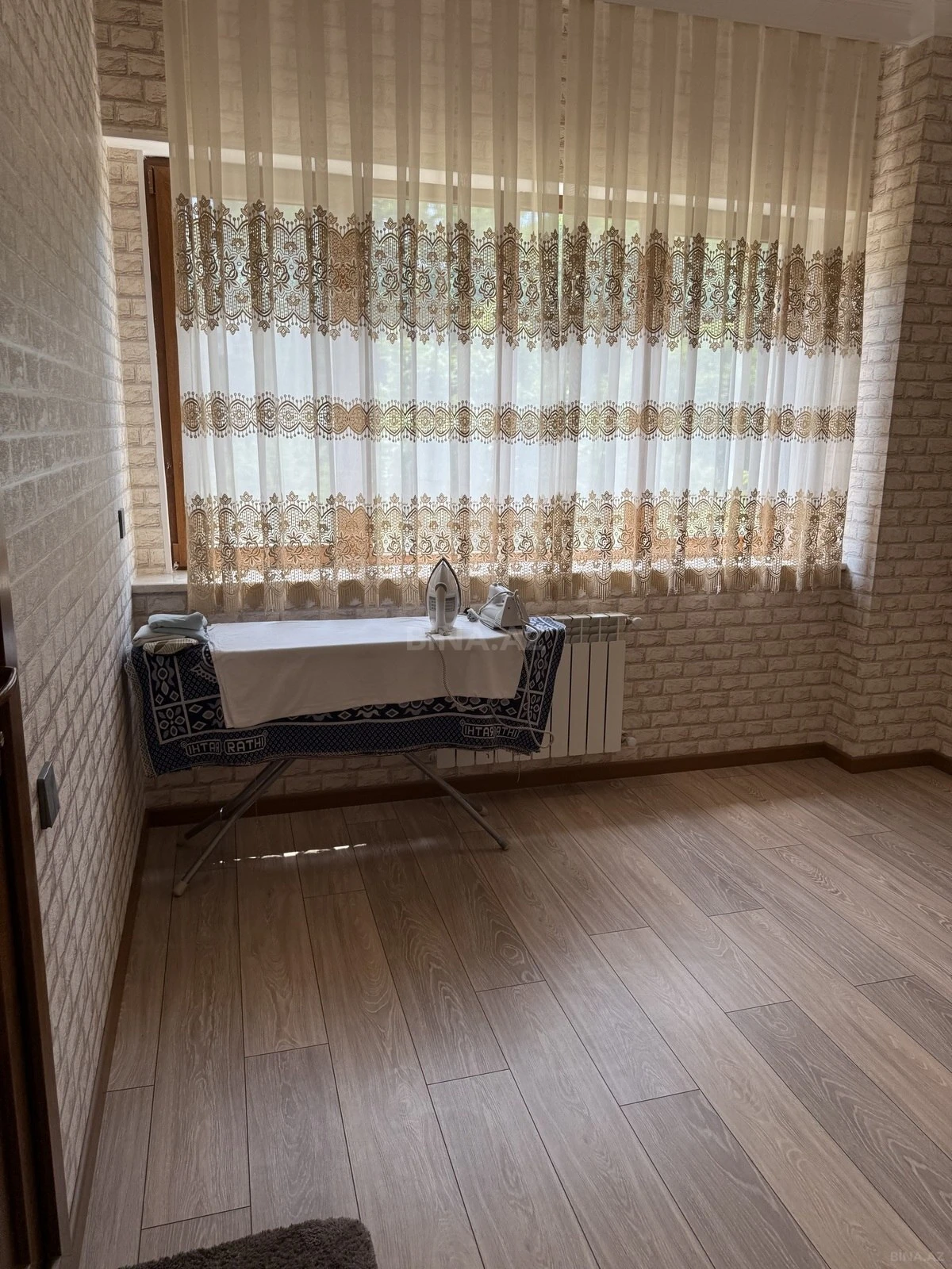 Satılır 8 otaqlı həyət evi 189 m²