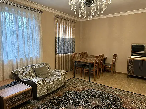 Satılır 8 otaqlı həyət evi 189 m²