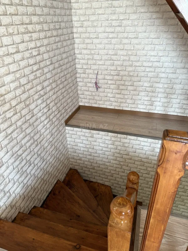 Satılır 8 otaqlı həyət evi 189 m²