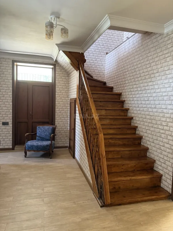 Satılır 8 otaqlı həyət evi 189 m²