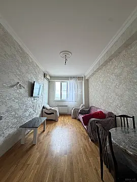 Kirayə verilir 2 otaqlı mənzil 45 m²