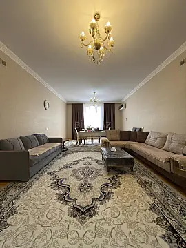 Satılır 6 otaqlı həyət evi 500 m²