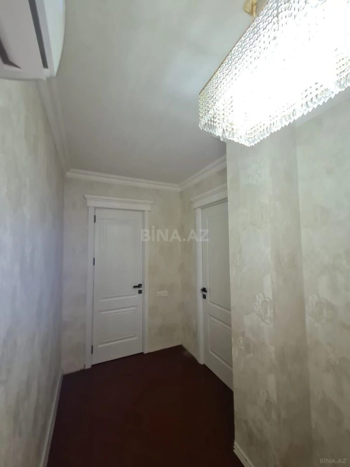 Satılır 4 otaqlı mənzil 130 m²