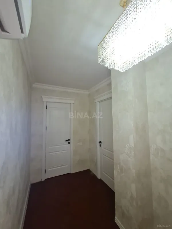 Satılır 4 otaqlı mənzil 130 m²