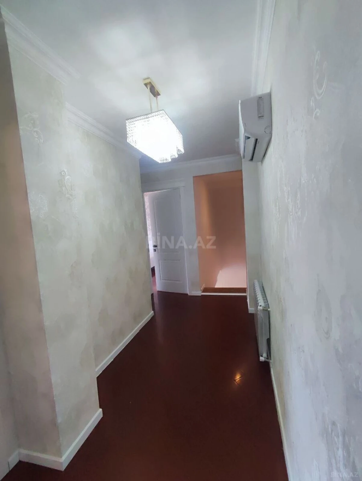 Satılır 4 otaqlı mənzil 130 m²