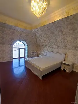 Satılır 4 otaqlı mənzil 130 m²