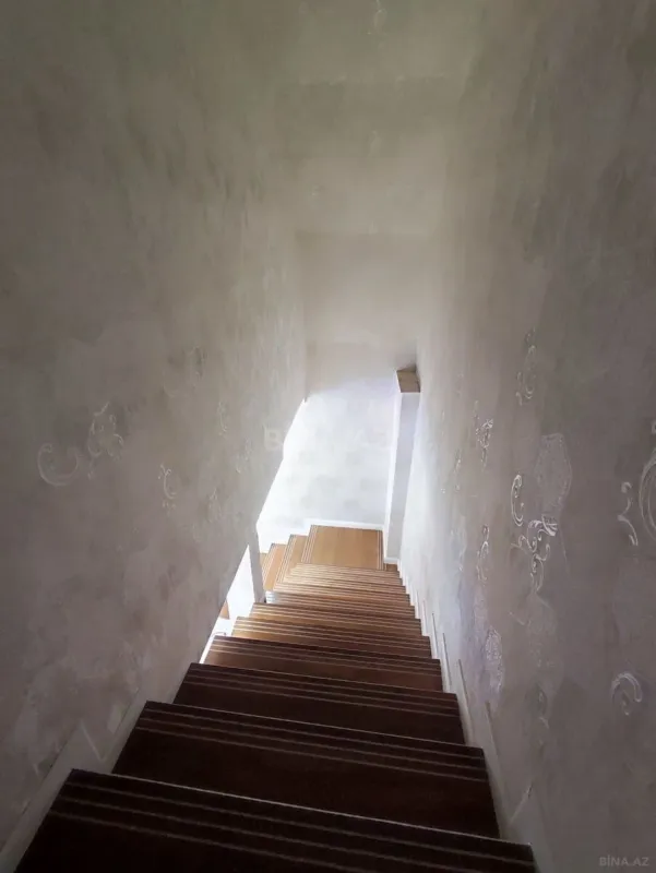 Satılır 4 otaqlı mənzil 130 m²