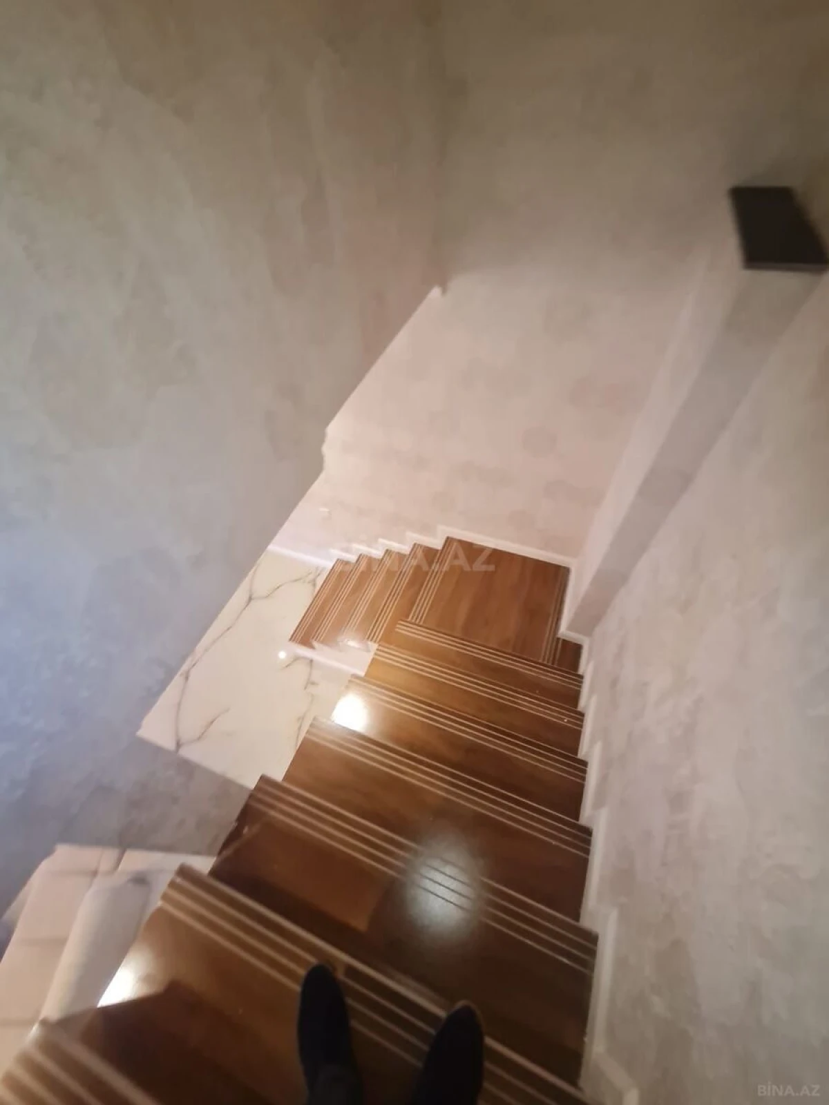 Satılır 4 otaqlı mənzil 130 m²