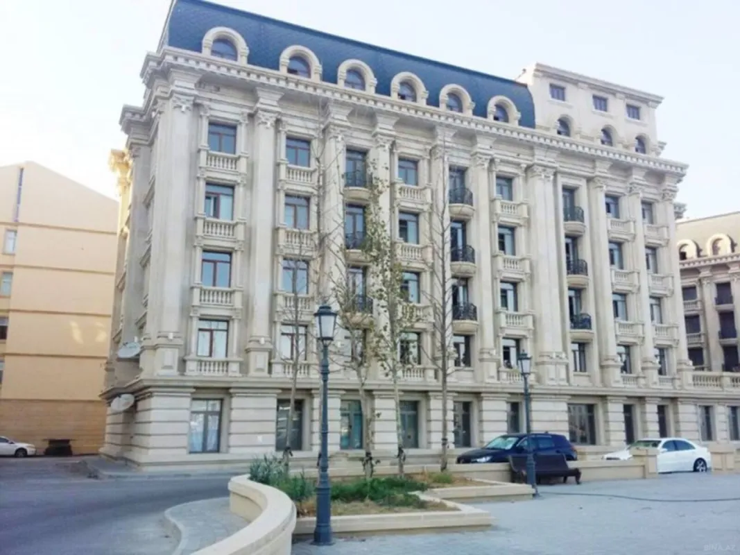 Satılır 4 otaqlı mənzil 130 m²