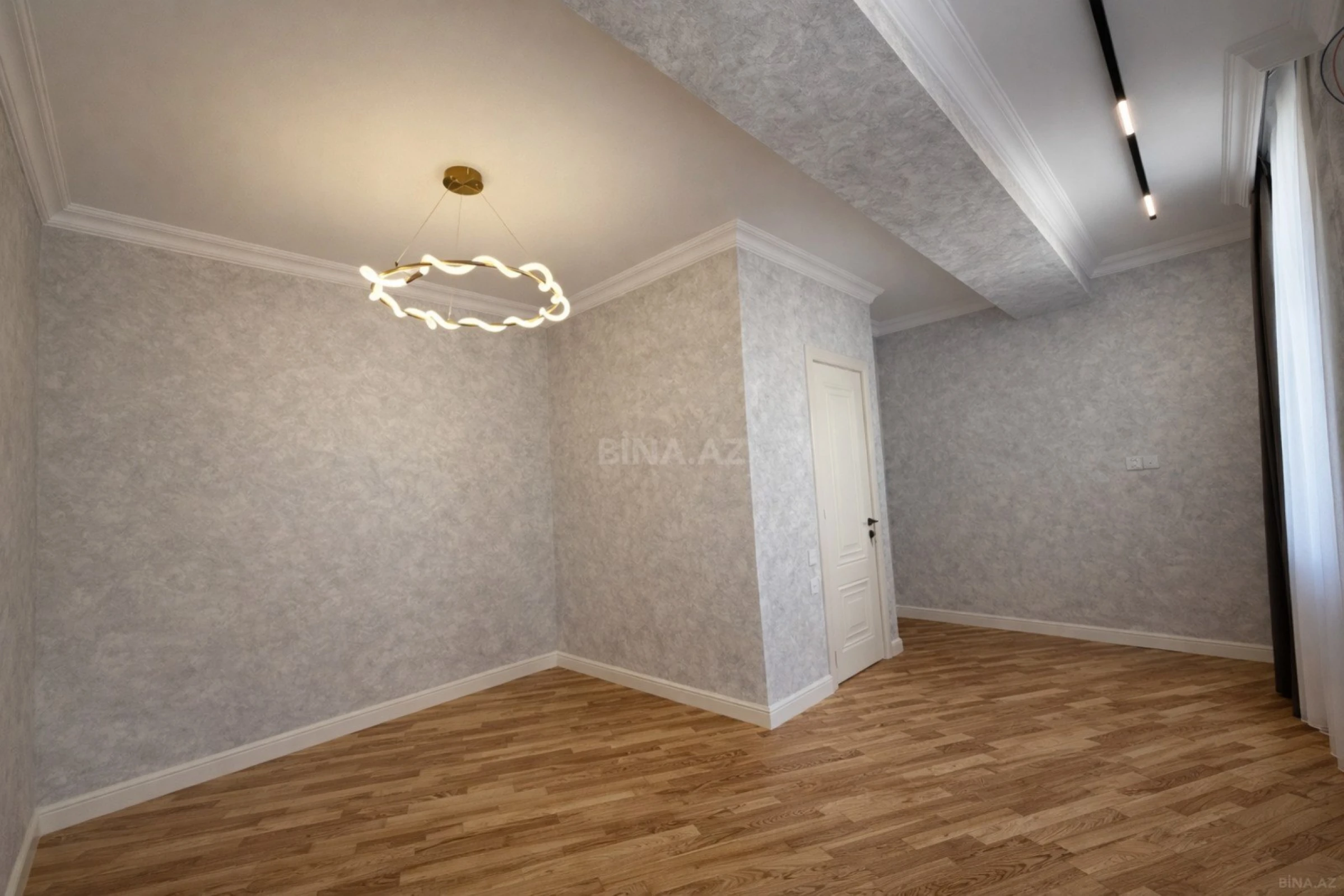 Satılır 3 otaqlı mənzil 95 m²