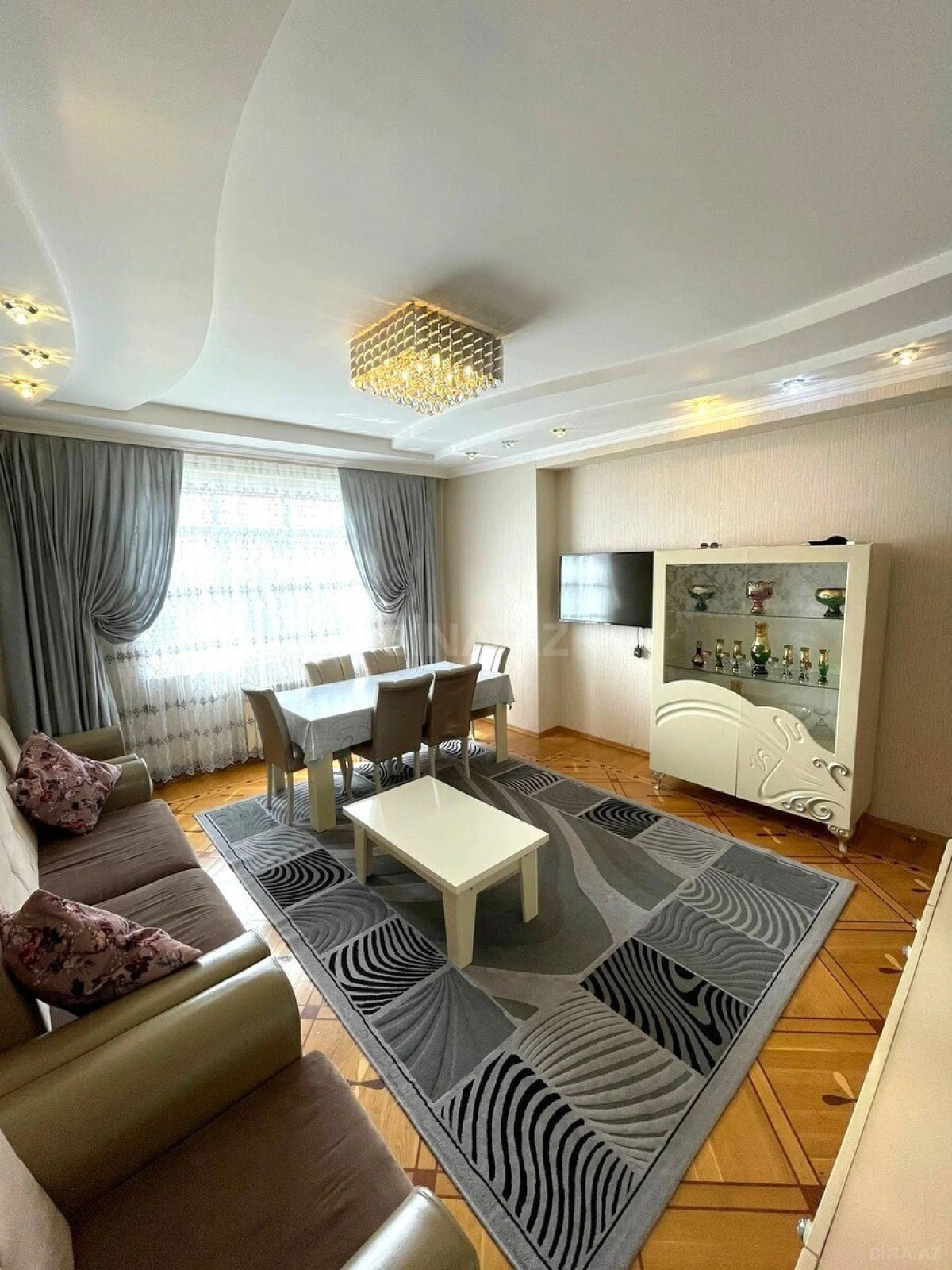 Satılır 2 otaqlı mənzil 90 m²