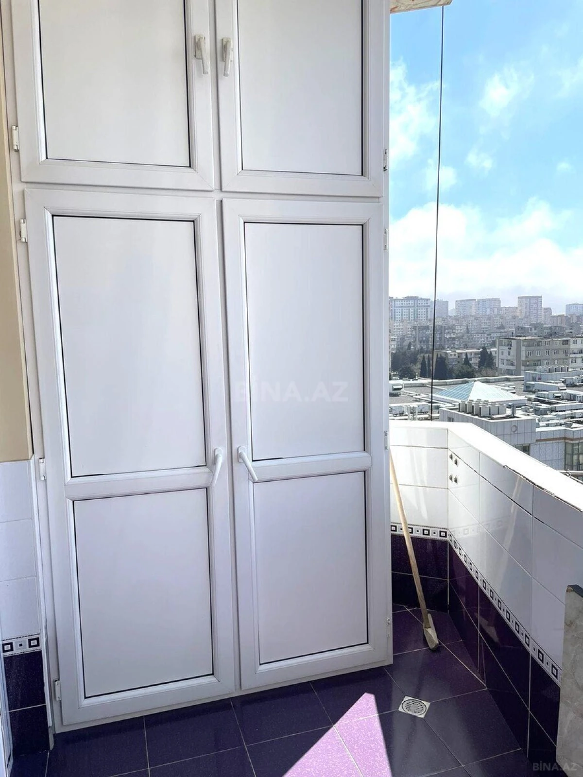 Satılır 2 otaqlı mənzil 90 m²