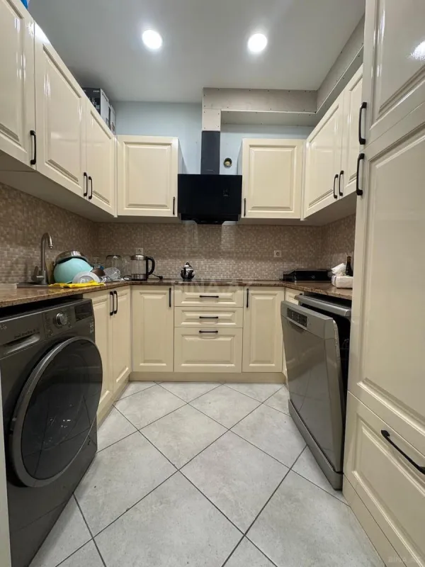 Satılır 3 otaqlı mənzil 82 m²