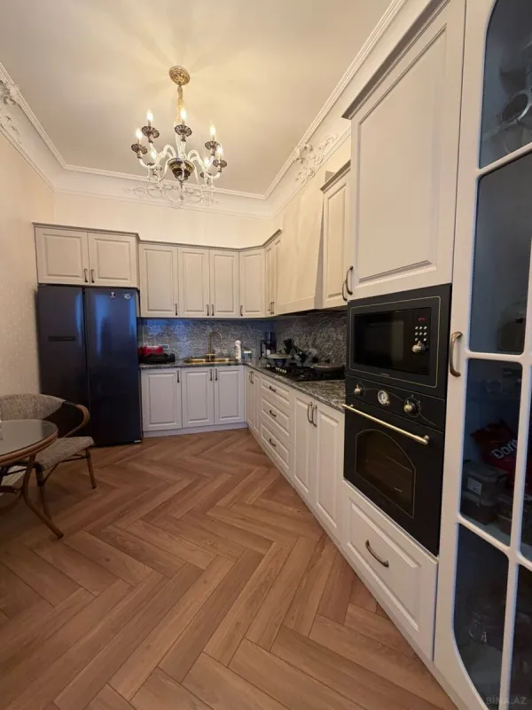 Satılır 3 otaqlı mənzil 160 m²