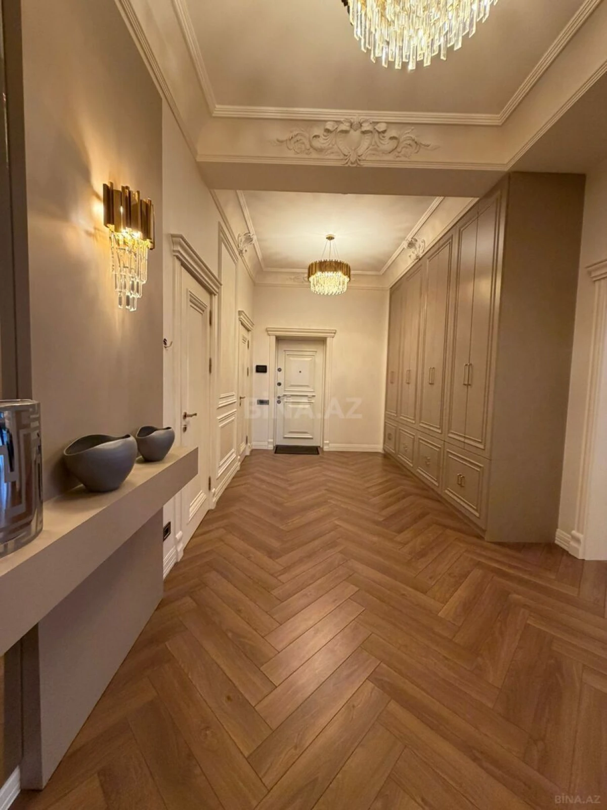 Satılır 3 otaqlı mənzil 160 m²