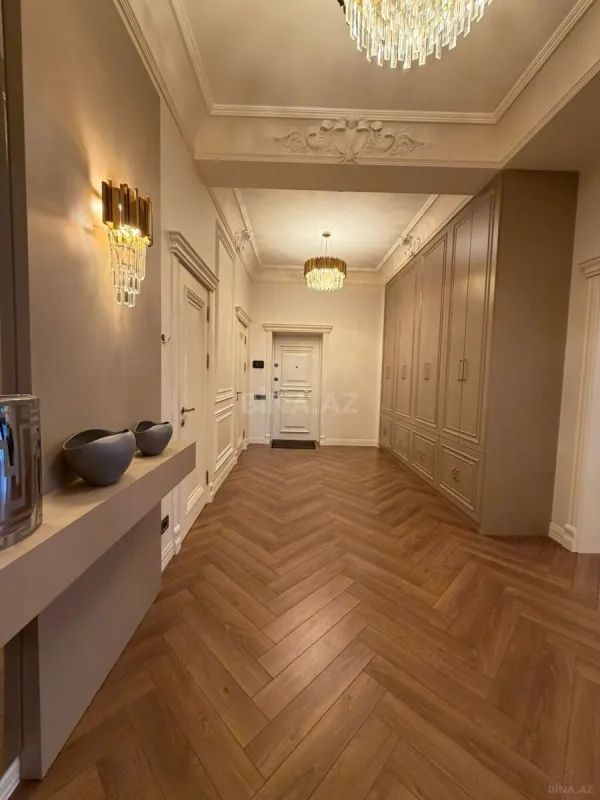 Satılır 3 otaqlı mənzil 160 m²