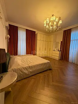 Satılır 3 otaqlı mənzil 160 m²