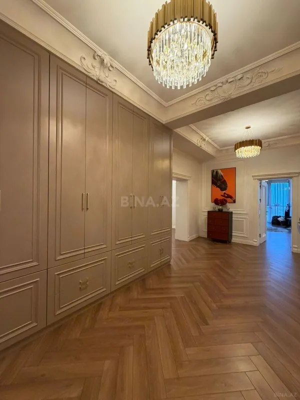 Satılır 3 otaqlı mənzil 160 m²