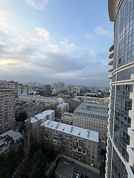 Satılır 3 otaqlı mənzil 160 m²