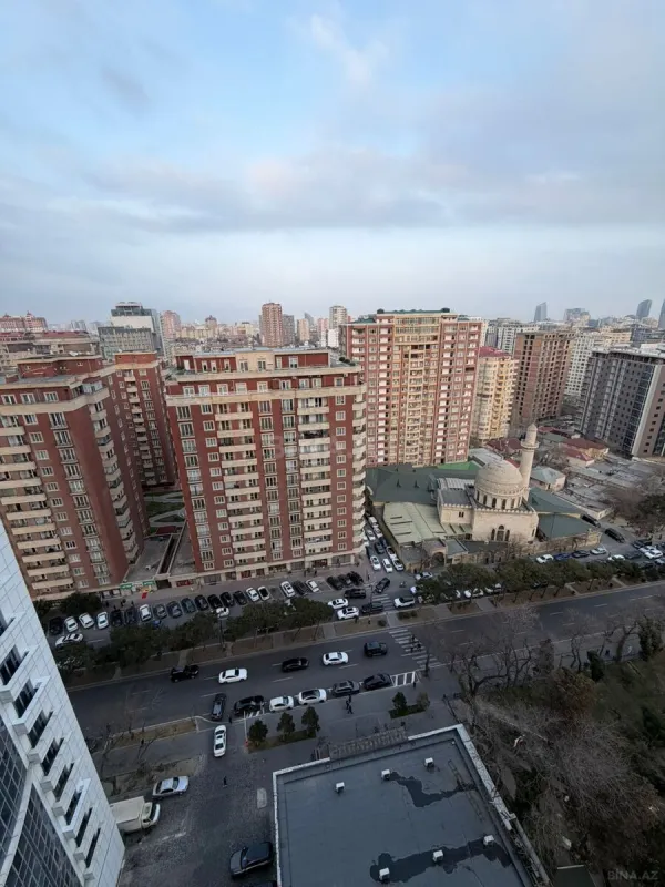 Satılır 3 otaqlı mənzil 160 m²